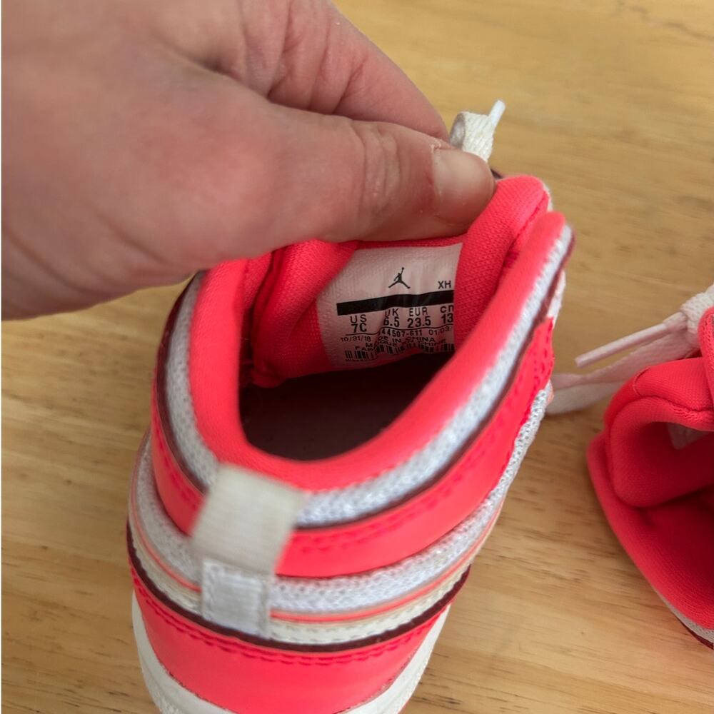 Nike Air Jordan 1 Mid 'Hyper Pink' sneakers Toddler/Girl's 7C - Picture 8 of 8